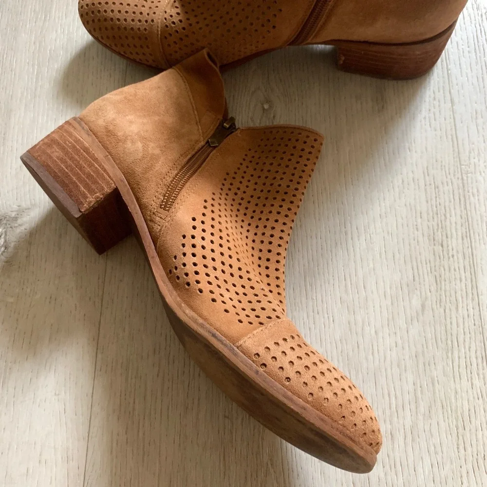 Sam Edelman Womens Cognac Brown Suede Perforated Ankle Booties Block Heel Size 8